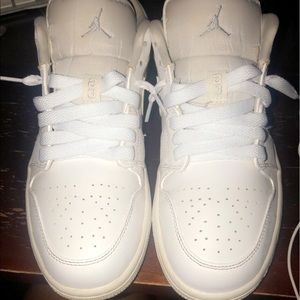 Air Jordan 1 triple white low